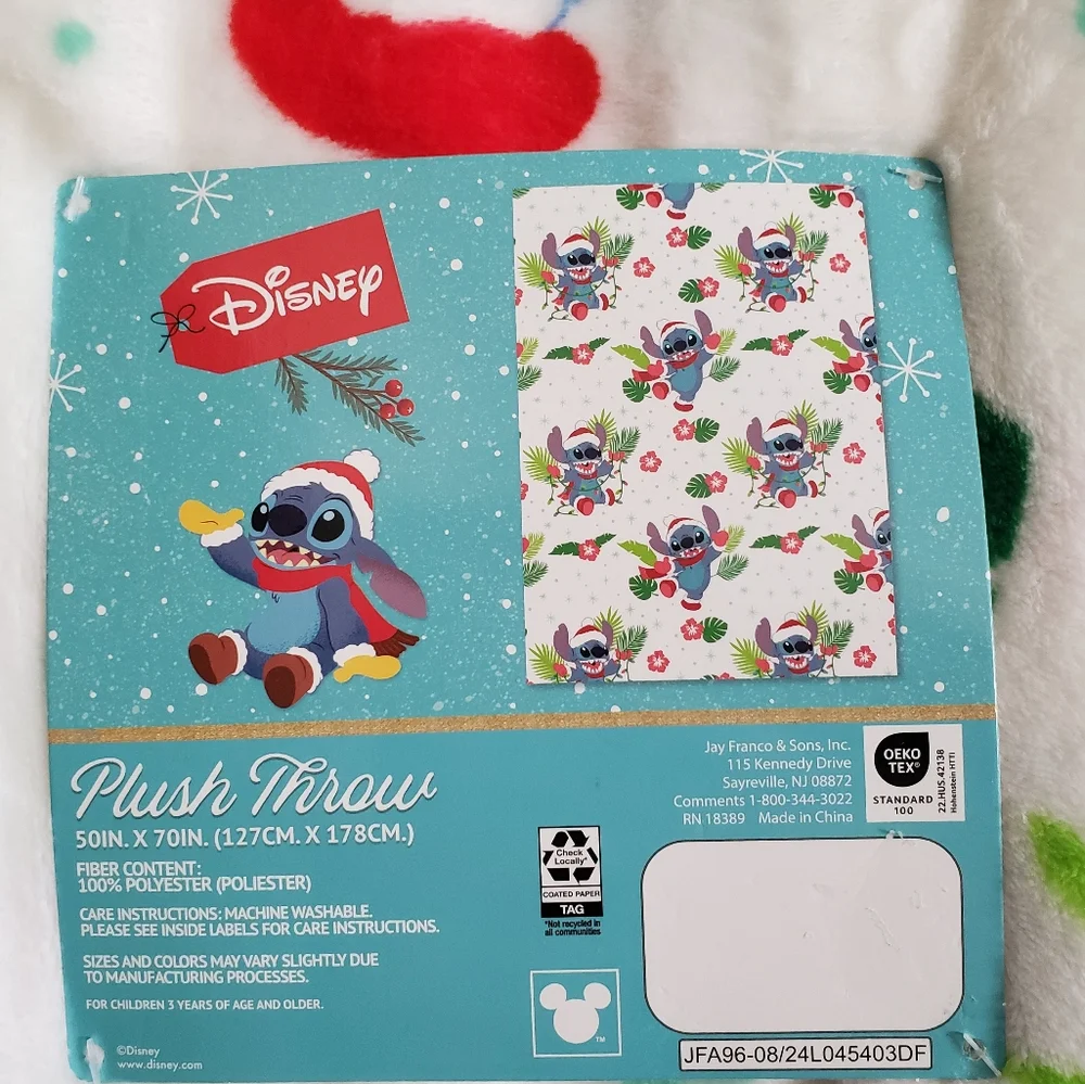 Disney Stitch With Mittens Winter Christmas Santa Hat Throw Blanket 50x70 NWT